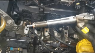 comment changer injecteur  repraogrammation code renault megane 3 15L DCI [upl. by Tnecnev86]