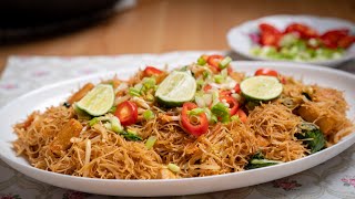 Bihun Goreng Resepi Mak Che Nom [upl. by Athalie]