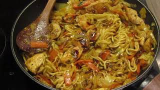 Recette Nouilles chinoises 🥢 aux légumes et poulet  Chinese noodles with vegetables and chicken [upl. by Osithe650]